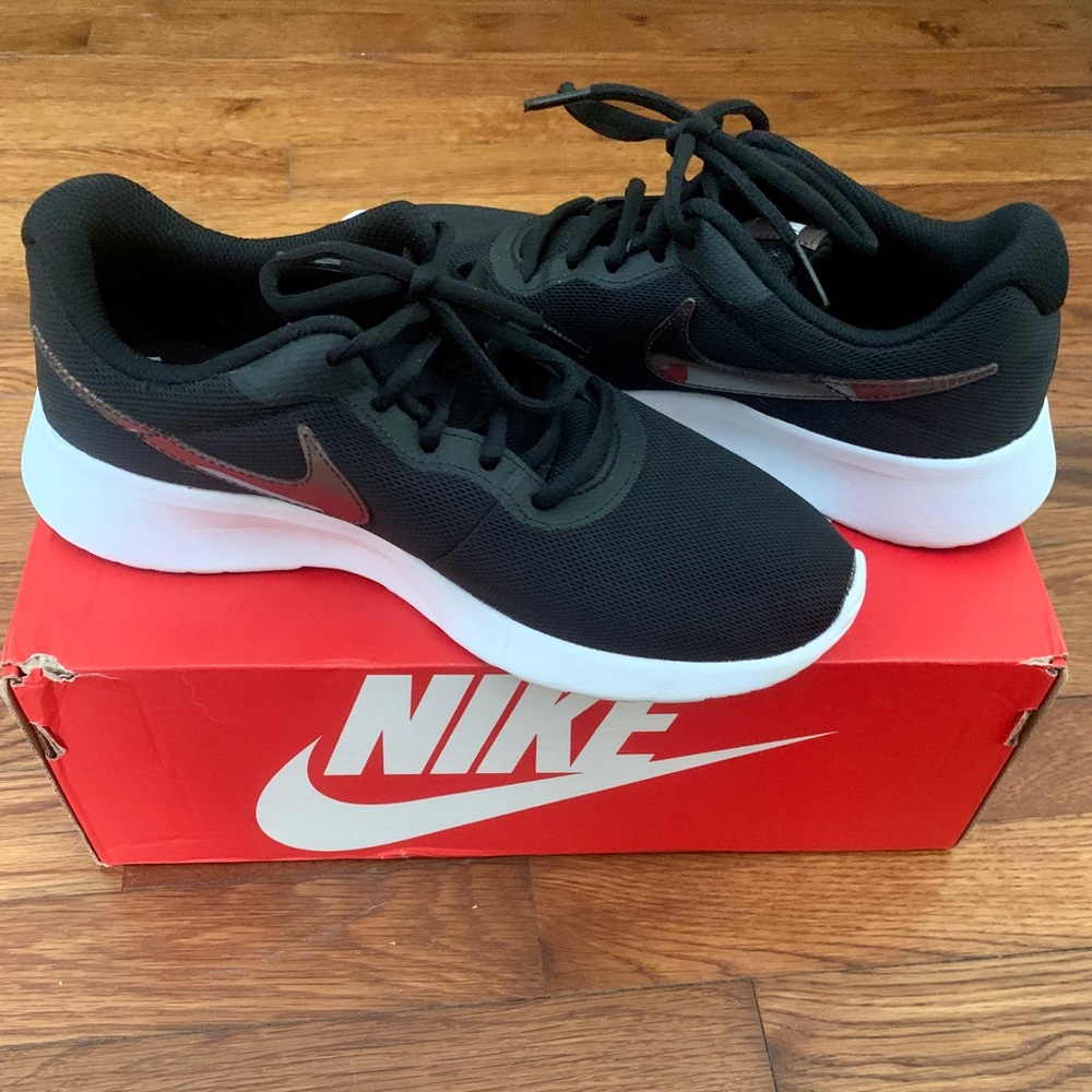 Nike Tanjun Women’s Size 8